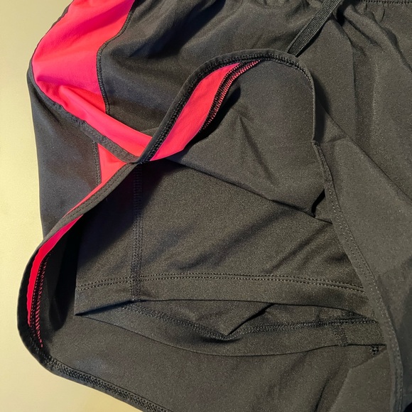 5 Champions running shorts w built in inner shorts and pockets - Picture 7 of 11